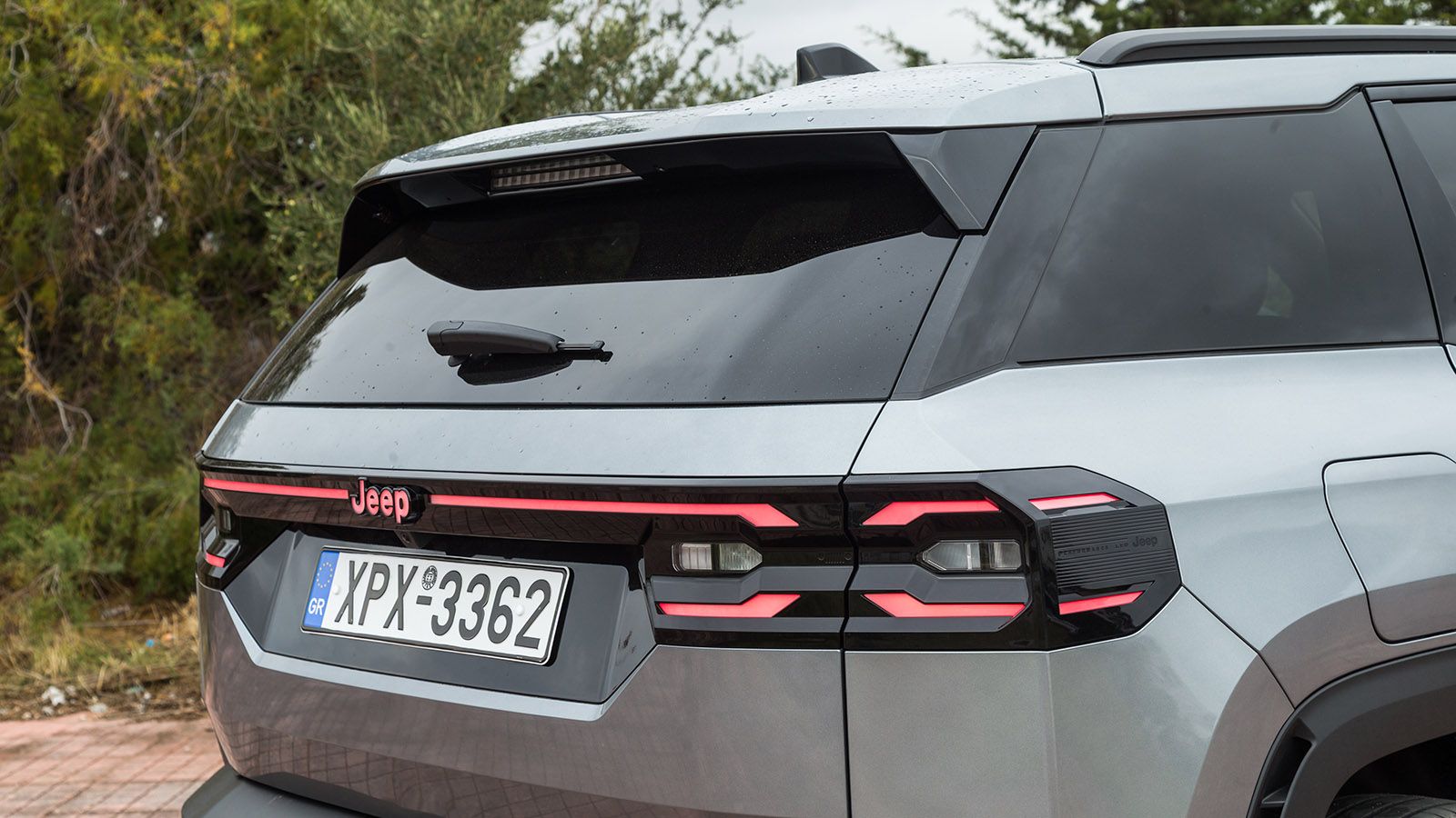 Δοκιμή Jeep Compass e-Hybrid 145 PS: Καίει 5,5 λτ. στο ταξίδι, χωράει οικογένεια
